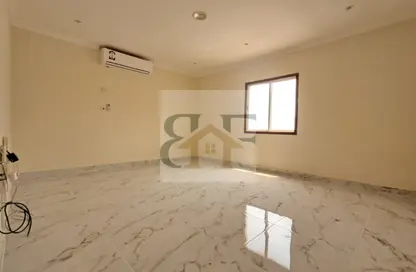 Apartment - 1 Bedroom - 1 Bathroom for rent in Salaja Street - Doha Al Jadeed - Doha