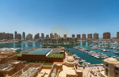 شقة - 2 غرف نوم - 2 حمامات للايجار في طريق بورتو الغربي - بورتو أرابيا - جزيرة اللؤلؤة - الدوحة