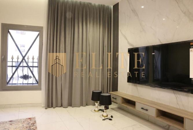 985352 - Property Image 2