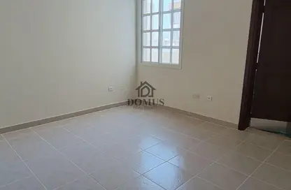 شقة - 3 غرف نوم - 3 حمامات للايجار في شارع انس - فريج بن محمود الشمالي - فريج بن محمود - الدوحة