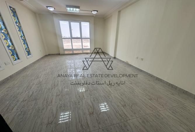 933415 - Property Image 2
