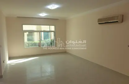 Empty Room image for: Villa - 4 Bedrooms - 4 Bathrooms for rent in Souk Al gharaffa - Al Gharrafa - Doha, Image 1