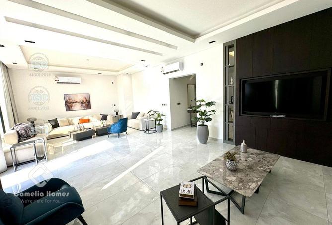 989353 - Property Image 3