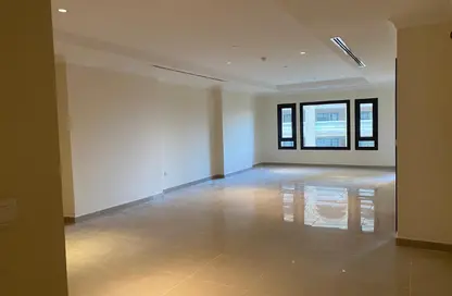 Apartment - 1 Bedroom - 2 Bathrooms for rent in One Porto Arabia - Porto Arabia - The Pearl Island - Doha