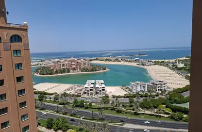 Apartment - 2 Bedrooms - 3 Bathrooms for rent in Tower 19 - Porto Arabia - The Pearl Island - Doha