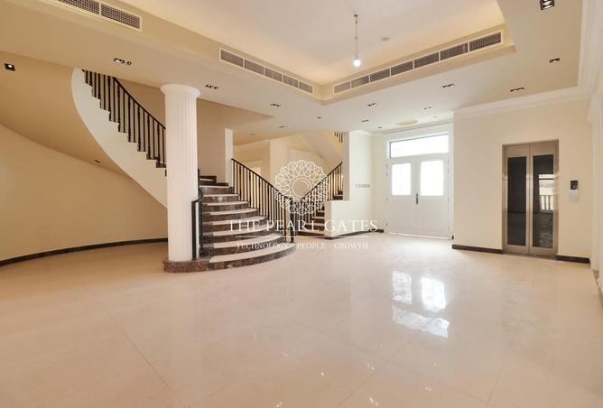 881306 - Property Image 2