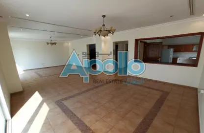 Empty Room image for: Villa - 3 Bedrooms - 3 Bathrooms for rent in Al Nasr Street - Al Nasr - Doha, Image 1