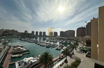 تاون هاوس - غرفة نوم - 2 حمامات للايجار في طريق بورتو الغربي - بورتو أرابيا - جزيرة اللؤلؤة - الدوحة