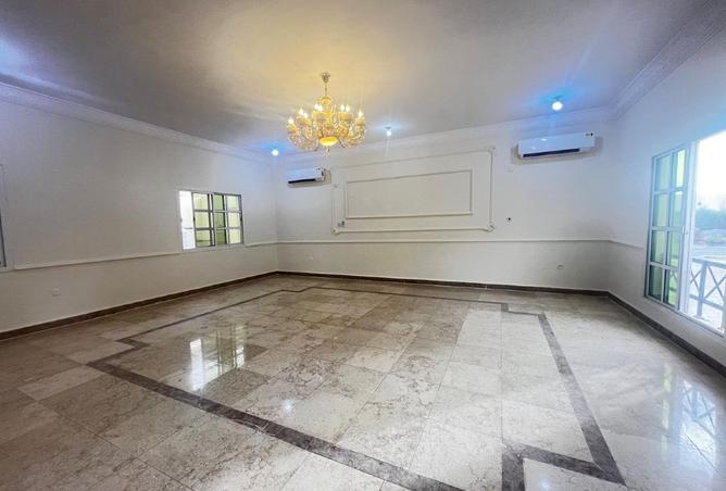 988899 - Property Image 2