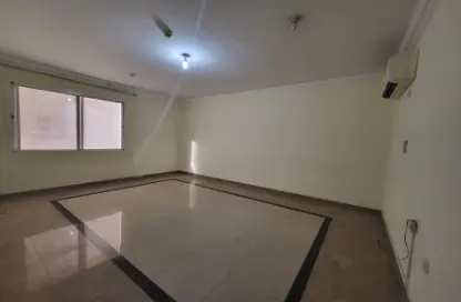 صورة لـ غرفة فارغة شقة - 3 غرف نوم - 3 حمامات للايجار في شارع القوافل - السد - الدوحة ، صورة رقم 1