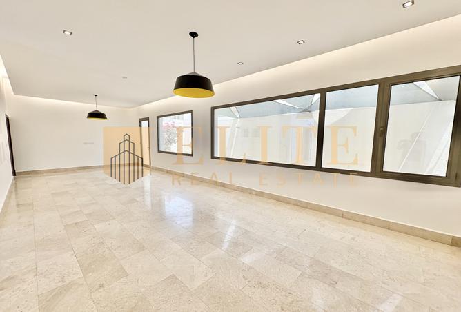 975563 - Property Image 2