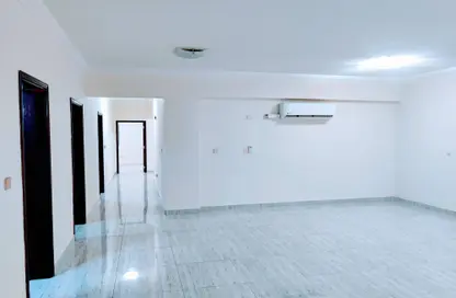 Apartment - 3 Bedrooms - 3 Bathrooms for rent in Fereej Bin Mahmoud - Doha