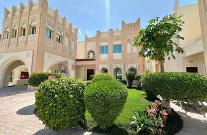 مجمع سكني - 4 غرف نوم - 7 حمامات للايجار في البوابة الشرقية - بحيرة وست لاجون - الدوحة