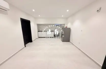 Apartment - 1 Bedroom - 1 Bathroom for rent in Umm Ghuwailina - Doha