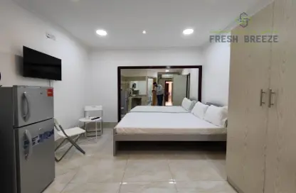 Room / Bedroom image for: Apartment - 1 Bathroom for rent in Umm Ghuwailina - Doha, Image 1