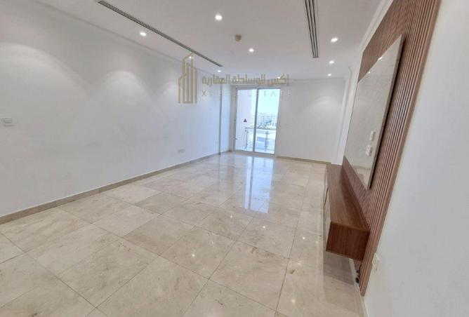 967469 - Property Image 2