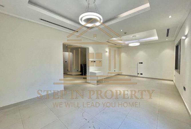 951129 - Property Image 2