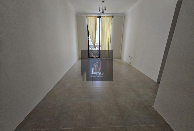 988587 - Property Image 2