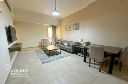 شقة - 2 غرف نوم - 2 حمامات للايجار في شارع عاصم بن عمر - المنصورة - الدوحة