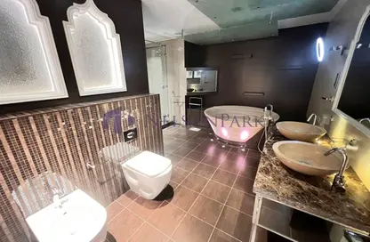 Penthouse - 7 Bedrooms - 7+ Bathrooms for rent in Viva Central - Viva Bahriyah - The Pearl Island - Doha