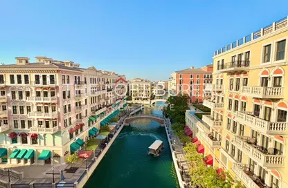Apartment - 3 Bedrooms - 3 Bathrooms for rent in Carnaval - Qanat Quartier - The Pearl Island - Doha