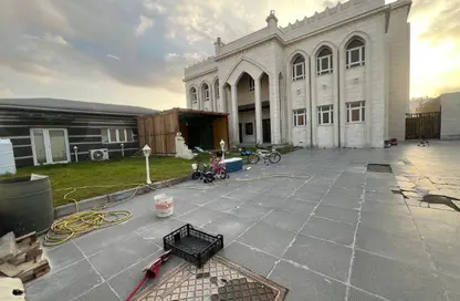 فيلا - 8 غرف نوم - 8 حمامات للايجار في شارع ام السنيم - عين خالد - الدوحة