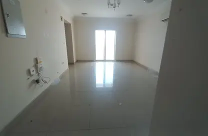 Apartment - 3 Bedrooms - 3 Bathrooms for rent in Al Themar Street - Umm Ghuwailina - Doha