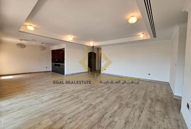 955602 - Property Image 2