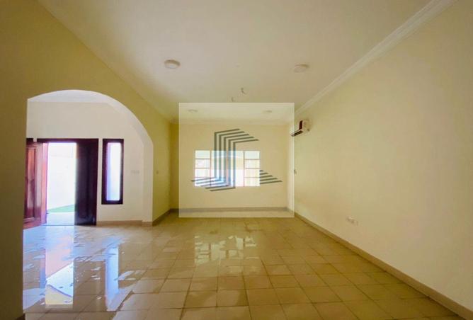 933082 - Property Image 2
