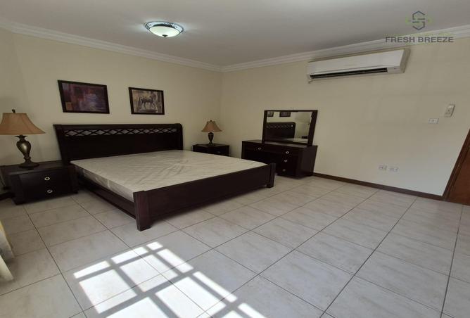898207 - Property Image 3