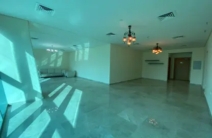 شقة - 3 غرف نوم - 5 حمامات للايجار في برج زجزاج  ب - أبراج زجزاج - الخليج الغربي - الدوحة