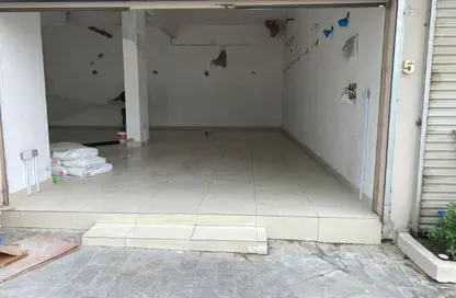 محل تجاري - استوديو للايجار في الغانم القديم - الغانم - الدوحة