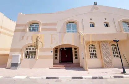 فيلا - 5 غرف نوم - 4 حمامات للايجار في فلل عين خالد - عين خالد - الدوحة