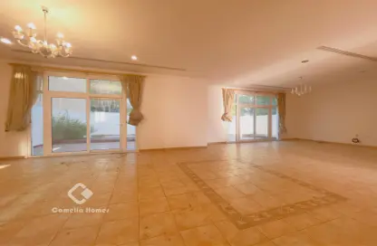Compound - 3 Bedrooms - 4 Bathrooms for rent in Umm Al Seneem Street - Ain Khaled - Doha