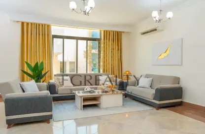 مجمع سكني - 6 غرف نوم - 3 حمامات للبيع في جوهرة الوكرة - قرية إزدان - الوكرة