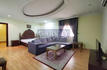 Apartment - Studio - 1 Bathroom for rent in Onaiza Street - Diplomatic Area - Doha