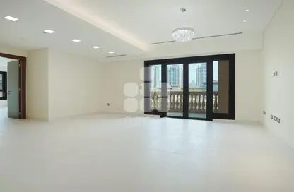 Apartment - 3 Bedrooms - 4 Bathrooms for rent in Tower 22 - Porto Arabia - The Pearl Island - Doha