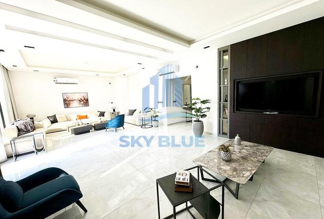 748319 - Property Image 2