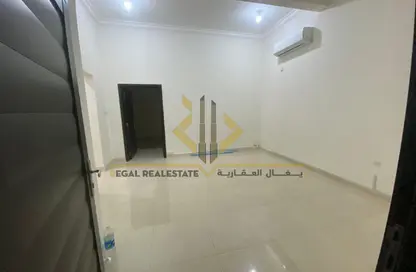 Apartment - 2 Bedrooms - 2 Bathrooms for rent in Al Dafna - Al Dafna - Doha