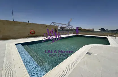 شقة - 2 غرف نوم - 3 حمامات للايجار في مبنى رمادا التجاري - شارع الروابي - المنتزه - الدوحة