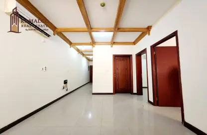 Apartment - 2 Bedrooms - 1 Bathroom for rent in Umm Ghuwalina - Umm Ghuwailina - Doha