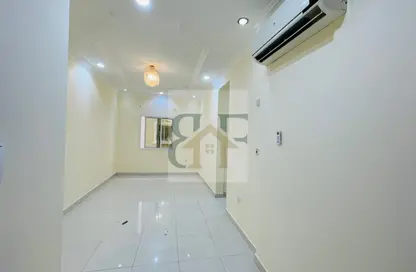 Apartment - 2 Bedrooms - 2 Bathrooms for rent in Al Mansoura - Al Mansoura - Doha