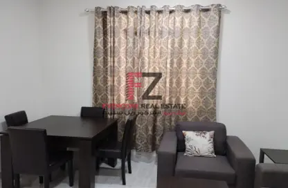 Living / Dining Room image for: Apartment - 1 Bedroom - 2 Bathrooms for rent in Simaisma Street - Umm Ghuwailina - Doha, Image 1