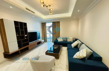 Living Room image for: Apartment - 2 Bedrooms - 3 Bathrooms for rent in Floresta Gardens - Floresta Gardens - The Pearl Island - Doha, Image 1