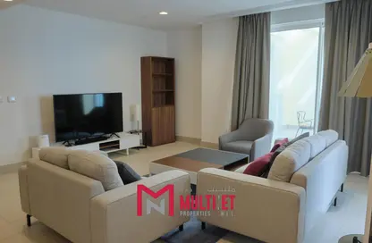 Living Room image for: Penthouse - 3 Bedrooms - 4 Bathrooms for rent in Viva West - Viva Bahriyah - The Pearl Island - Doha, Image 1