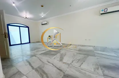 Compound - 5 Bedrooms - 3 Bathrooms for rent in Al Nuaija Street - Al Nuaija - Doha