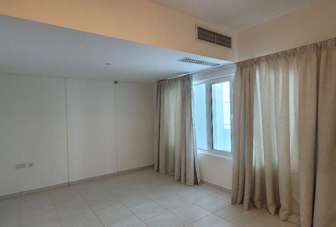 990477 - Property Image 3