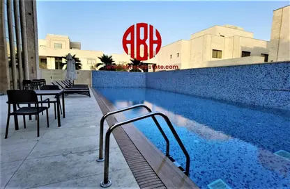 صورة لـ حوض سباحة مجمع سكني - 4 غرف نوم - 5 حمامات للايجار في المعمورة 18 - المعمورة - الدوحة ، صورة رقم 1