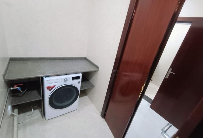 981989 - Property Image 2