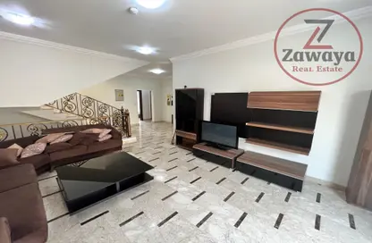 Villa - 4 Bedrooms - 5 Bathrooms for rent in Izghawa - Izghawa - Doha